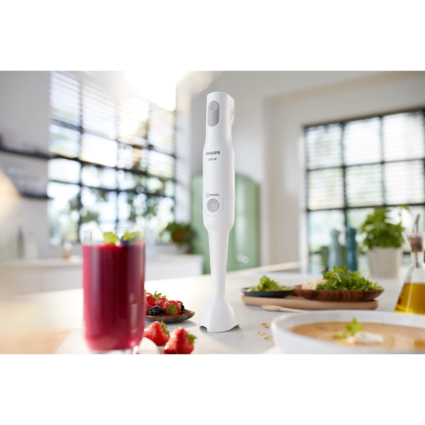 Philips Hand Blender - HR2531/00 - Blend Soups Directly In The Pot, Mince Herbs, Chop Nuts, Or Prepare Salsa