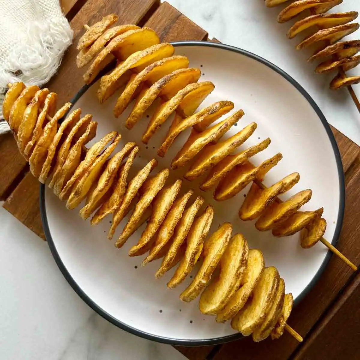 Crispy Potato Tornado Skewers – Korean Style Spiral Potato Snack
