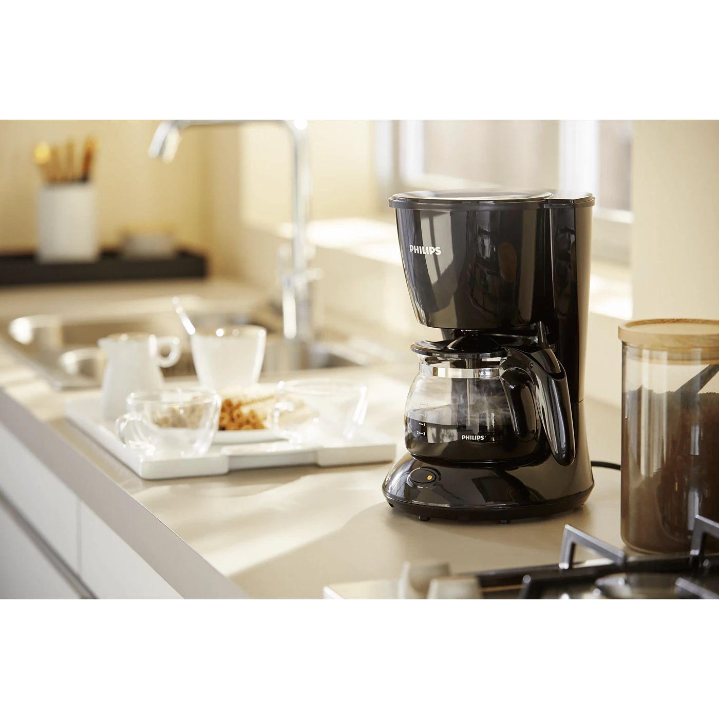 Philips Drip Filter Coffee - HD7432/20 - The Glass Jug Sits On A Keep-Warm Hotplate, While The Water Level Indicator And Simple On/Off Switch Make Brewing Effortless