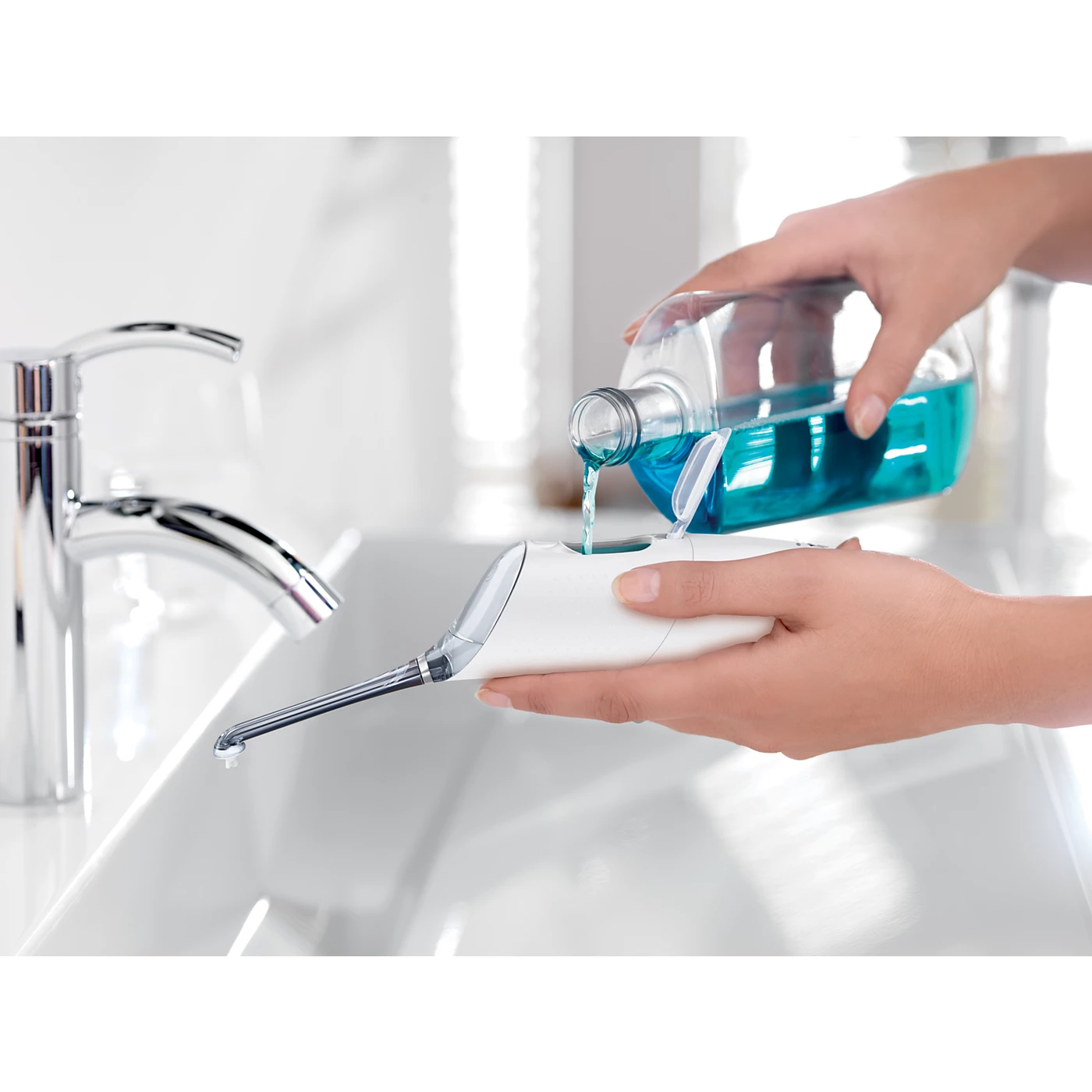 Philips Air Floss - HX8331/01 - With 2 Flossing Modes And A Slim Angled Nozzle, It Reaches Areas Traditional Floss Can't