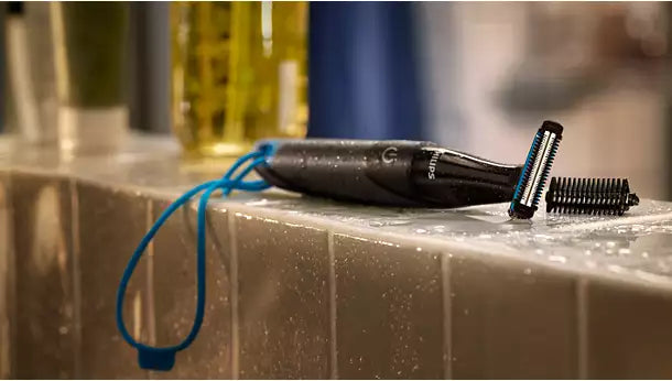 Philips Body Grooming - BG1024/16 - Dual-Sided Design With A Trimmer On One End And A Foil Shaver On The Other