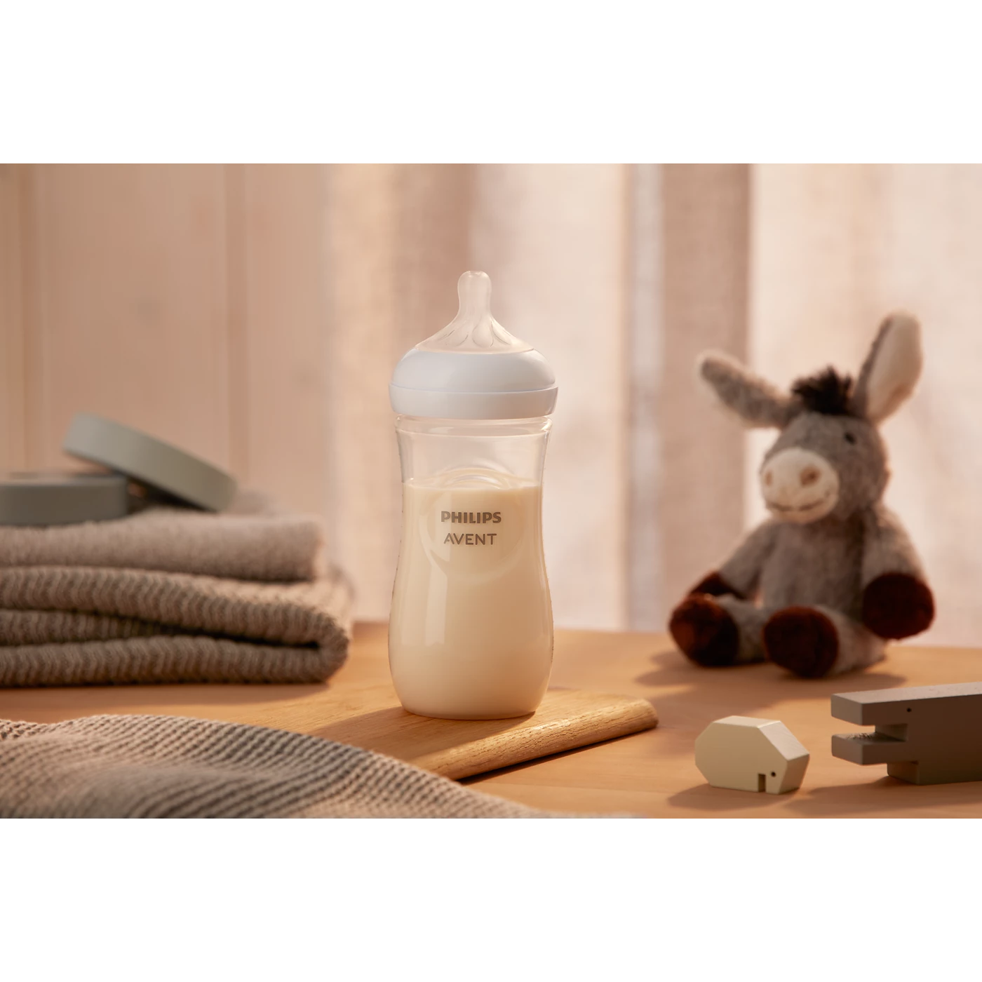 Philips Avent Bottle Nat 3.0 11oz 1P - SCY906/01 - Breast-Shaped Teat And Anti-Colic Valve Included