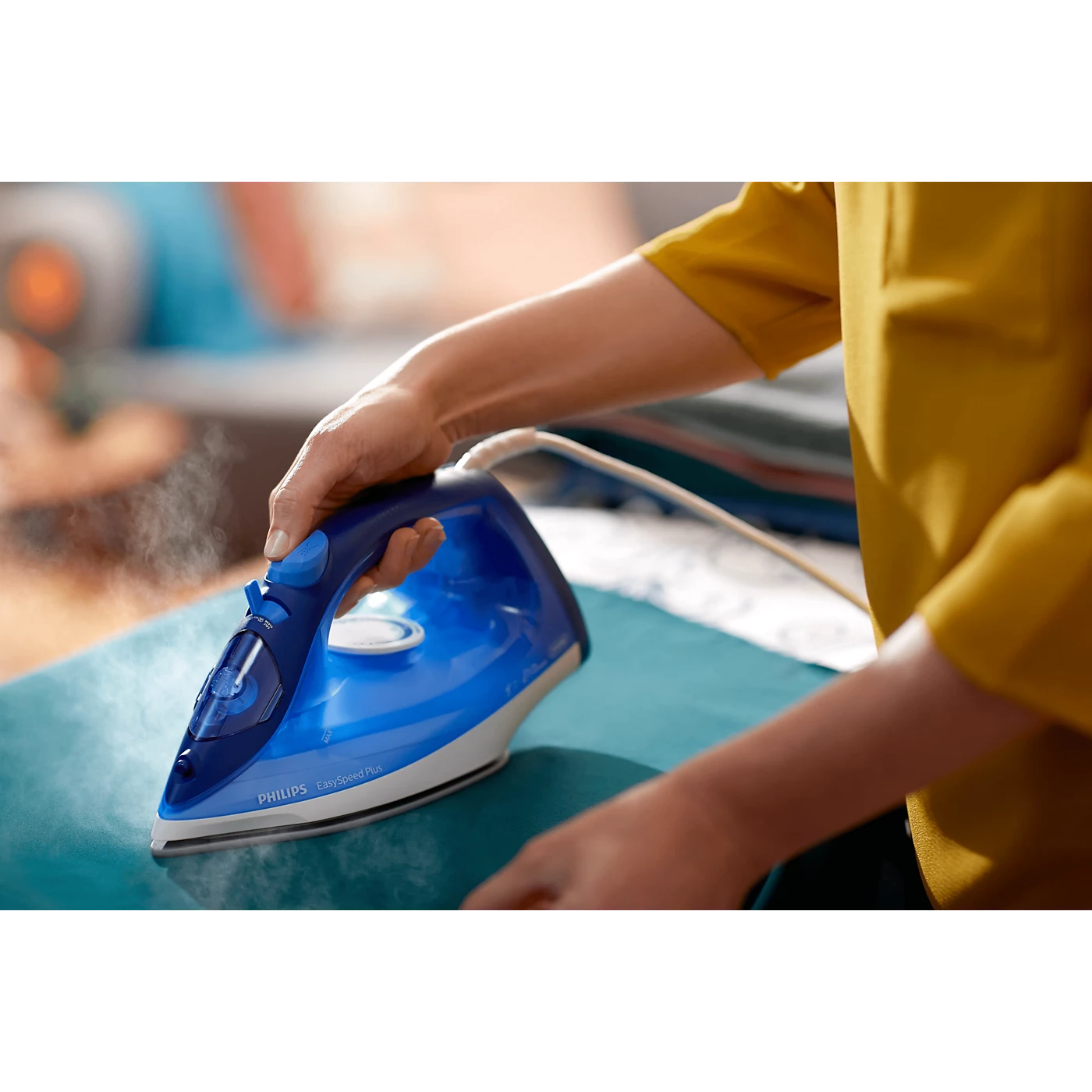 Philips Steam Iron - GC2145/20 - Features a 2000 W Motor, Continuous Steam Output, And a Scratch-Resistant Ceramic Soleplate